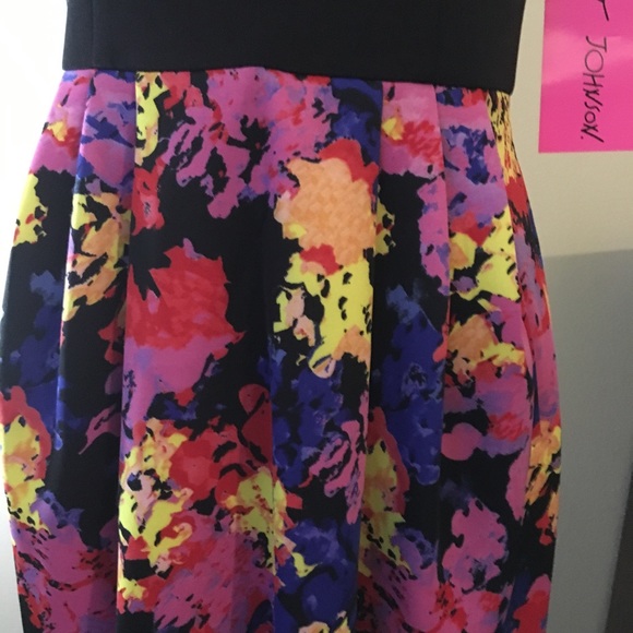 Betsey Johnson Gorgeous Colorful Dress - Picture 5 of 7